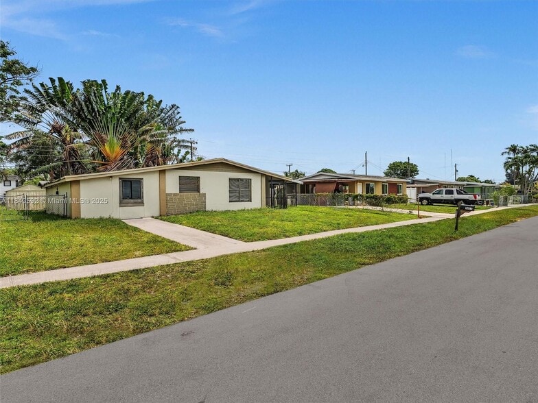 Primary Photo - 5611 SW 37th St