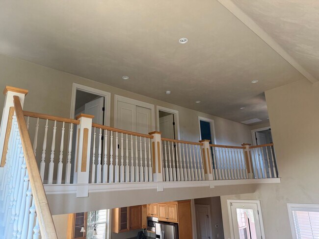 Building Photo - Great Sized Home!