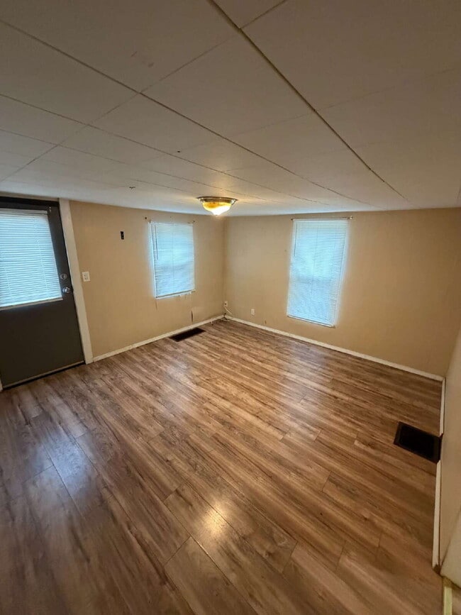 Building Photo - 12 Hutchins St