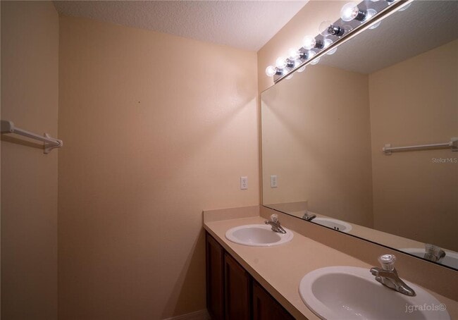 Building Photo - 2136 Shadow Creek Dr