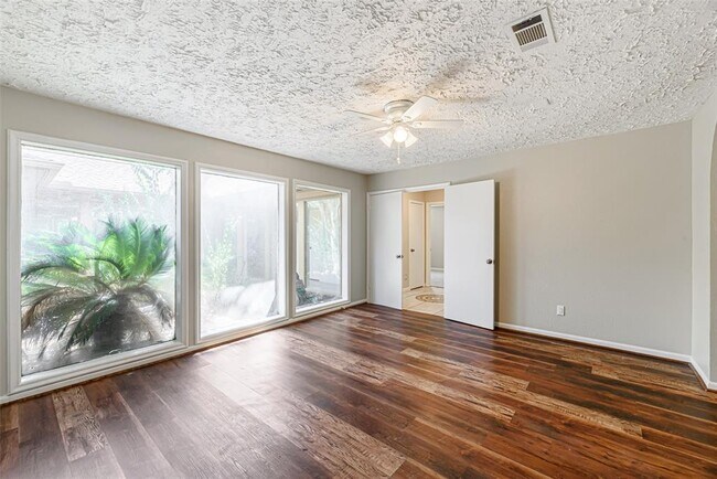 Building Photo - 102 Butlers Ct