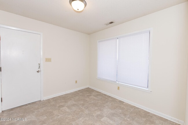 Building Photo - 111 Cherrywood Ct