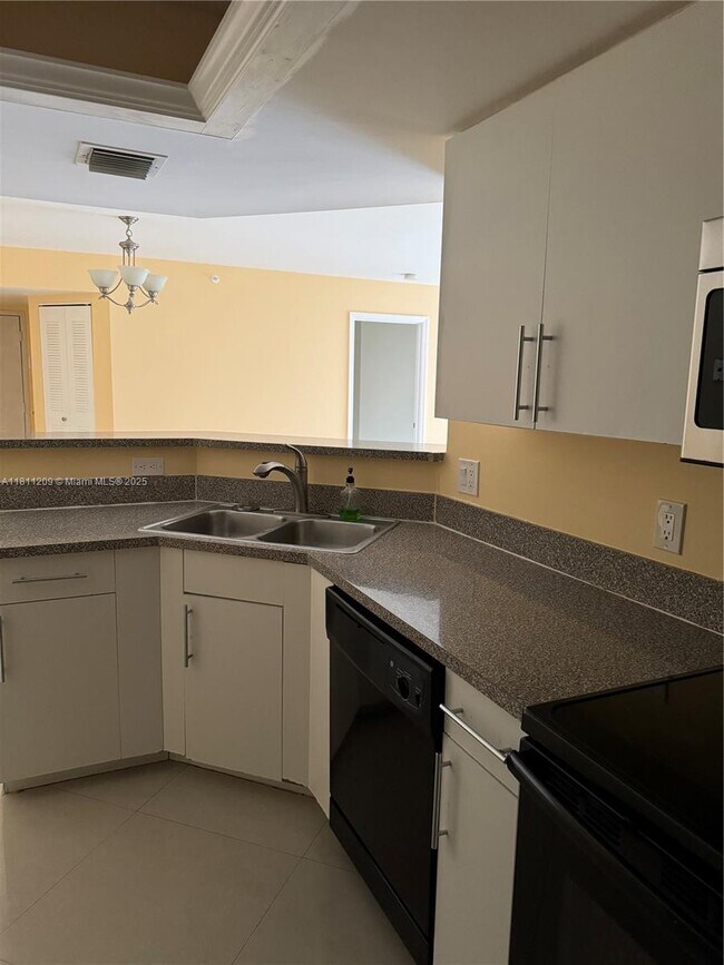 Building Photo - 5005 Wiles Rd