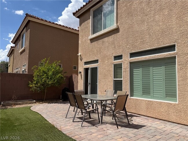 Building Photo - 6073 Crown Palms Ave