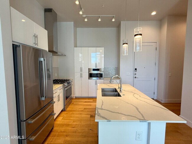 Building Photo - 3131 N Central Ave