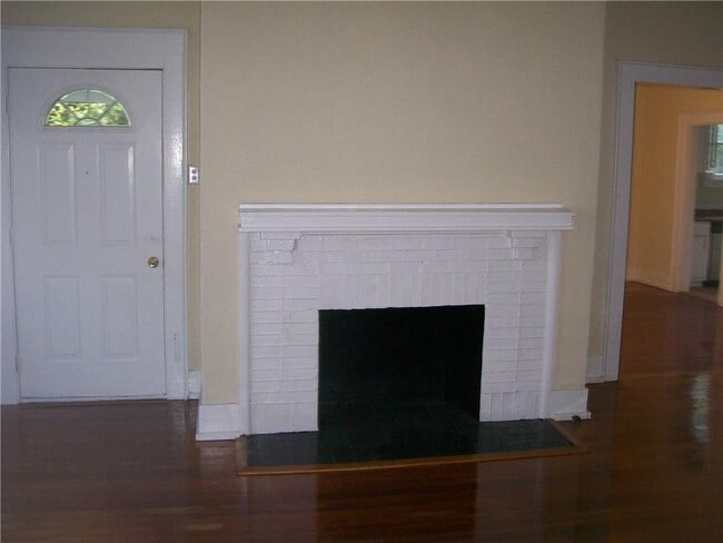 Building Photo - 214 3rd St