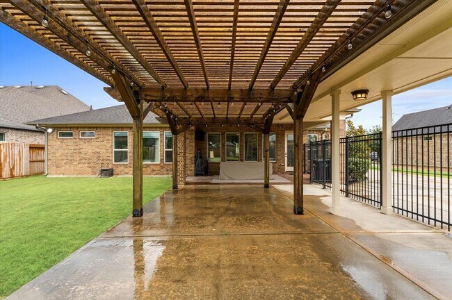 Building Photo - 10110 Da Vinci Ct