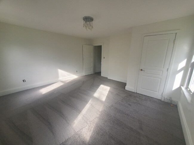 Building Photo - 20 Euclid St