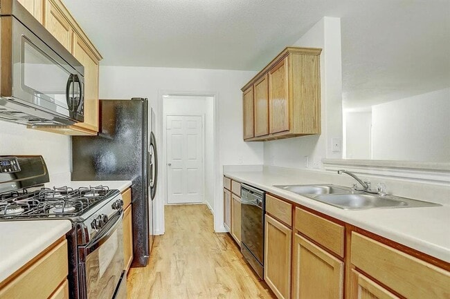 Building Photo - 207 Tolcarne Dr