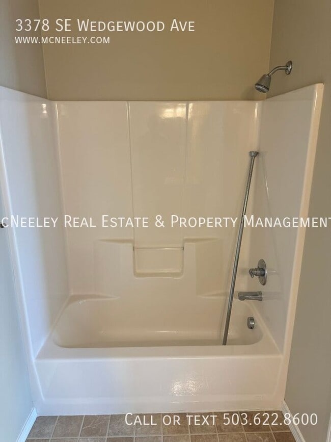 Building Photo - 3378 SE Wedgewood Ave