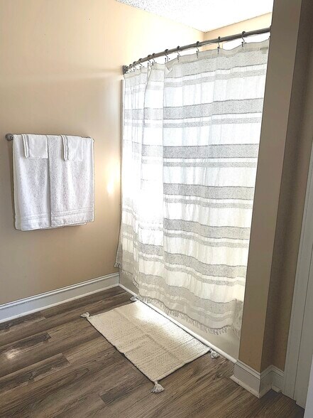 Building Photo - 2312 Saddleback Dr