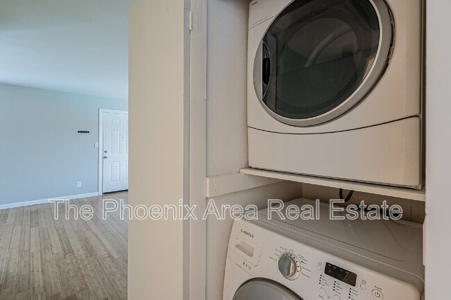 Building Photo - 700 W University Dr