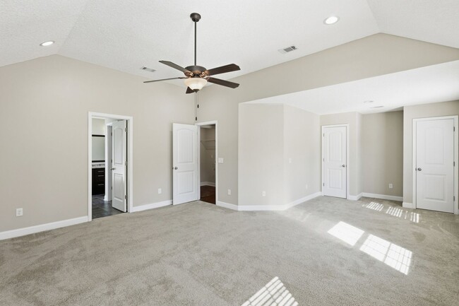 Building Photo - 4 Bedroom Griffin Park Home on Quiet Cul-de-Sac