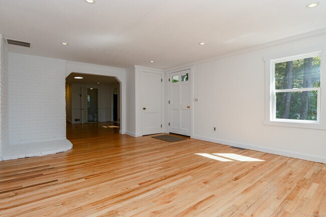 Building Photo - 81 Picketts Ridge Rd