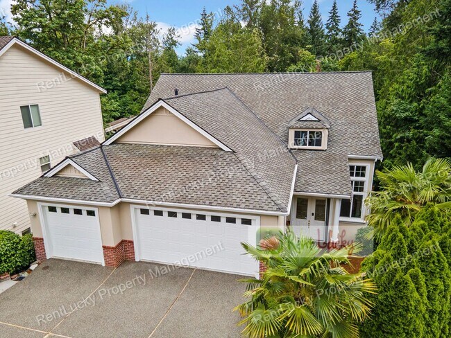 Building Photo - Like-New and HUGE 5-Bedroom Home in Prime Bellevue Location!!