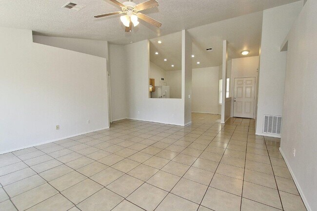 Building Photo - Clean Single-Level Home in Charter Pointe
