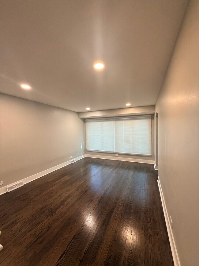 Building Photo - 4328 W 109th St