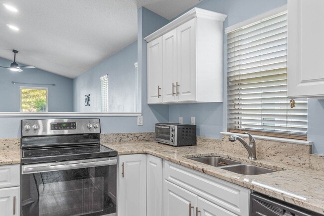 Building Photo - 989 Claeven Cir