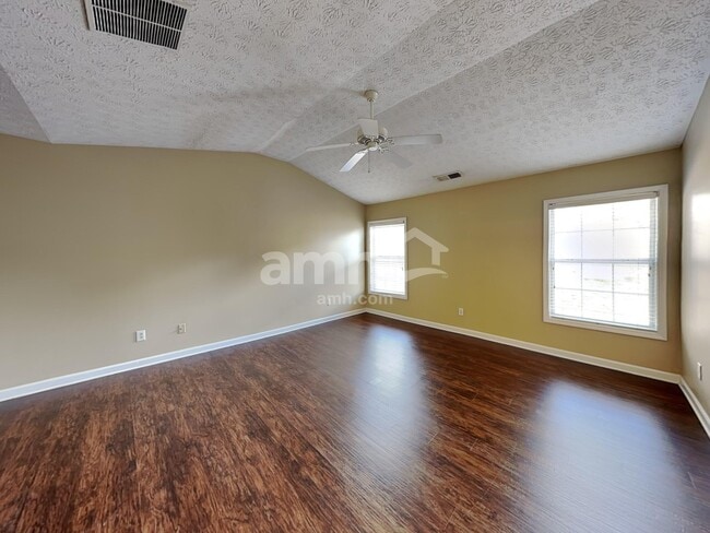 Building Photo - 7071 Hillcrest Chase Ln