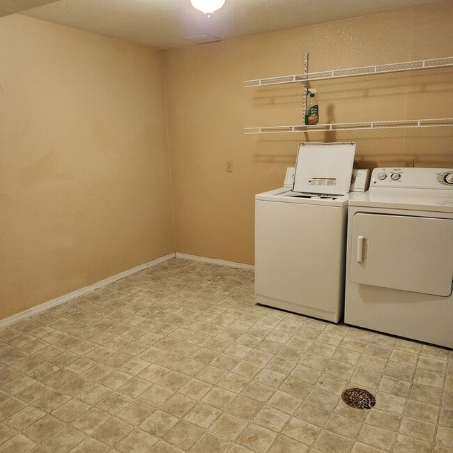 Building Photo - 4 Bed | 2 Bath House in the lower Rattlesnake