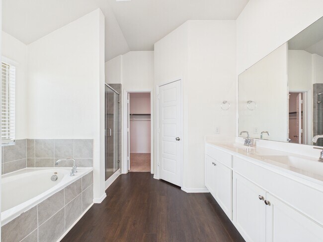 Building Photo - Brisa