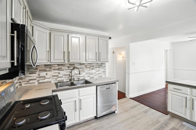 Building Photo - 228 E 141st St