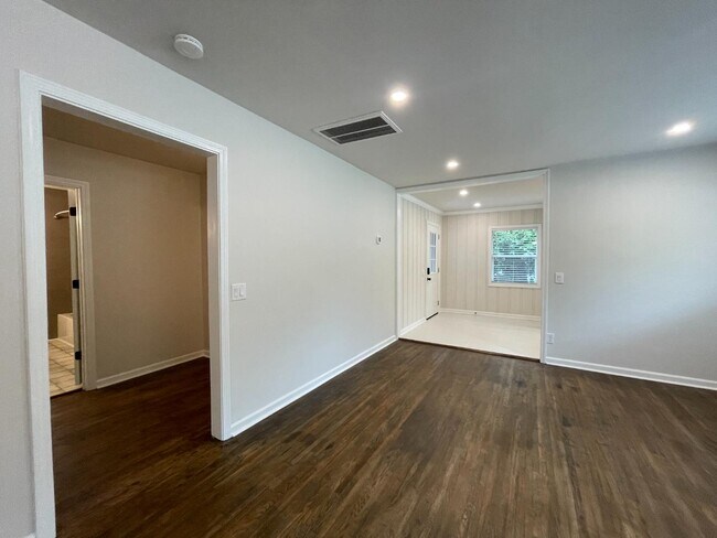 Building Photo - 205 W Drake Ave