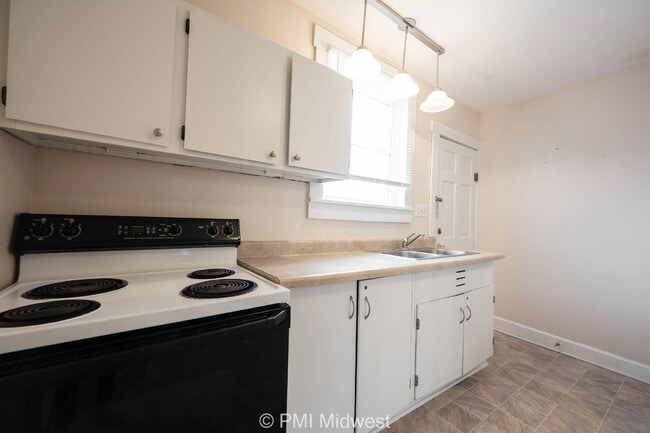 Building Photo - "Charming Compact Living in Heart of Lebanon – Ideal for Minimalists!"