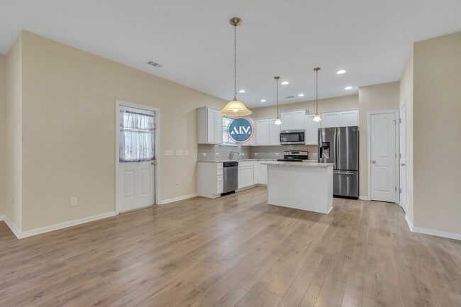 Building Photo - Beautiful Home in Seagrass Station
