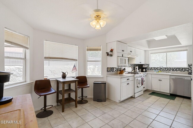Building Photo - 4348 Loma Hermosa Dr
