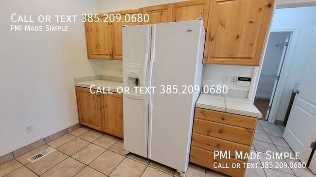 Building Photo - 3042 E Somerset Dr