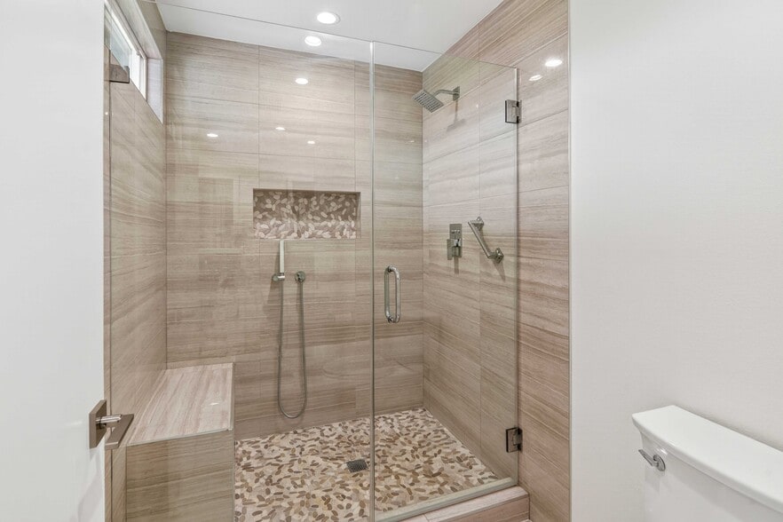 Building Photo - 19539 Shadow Springs Way