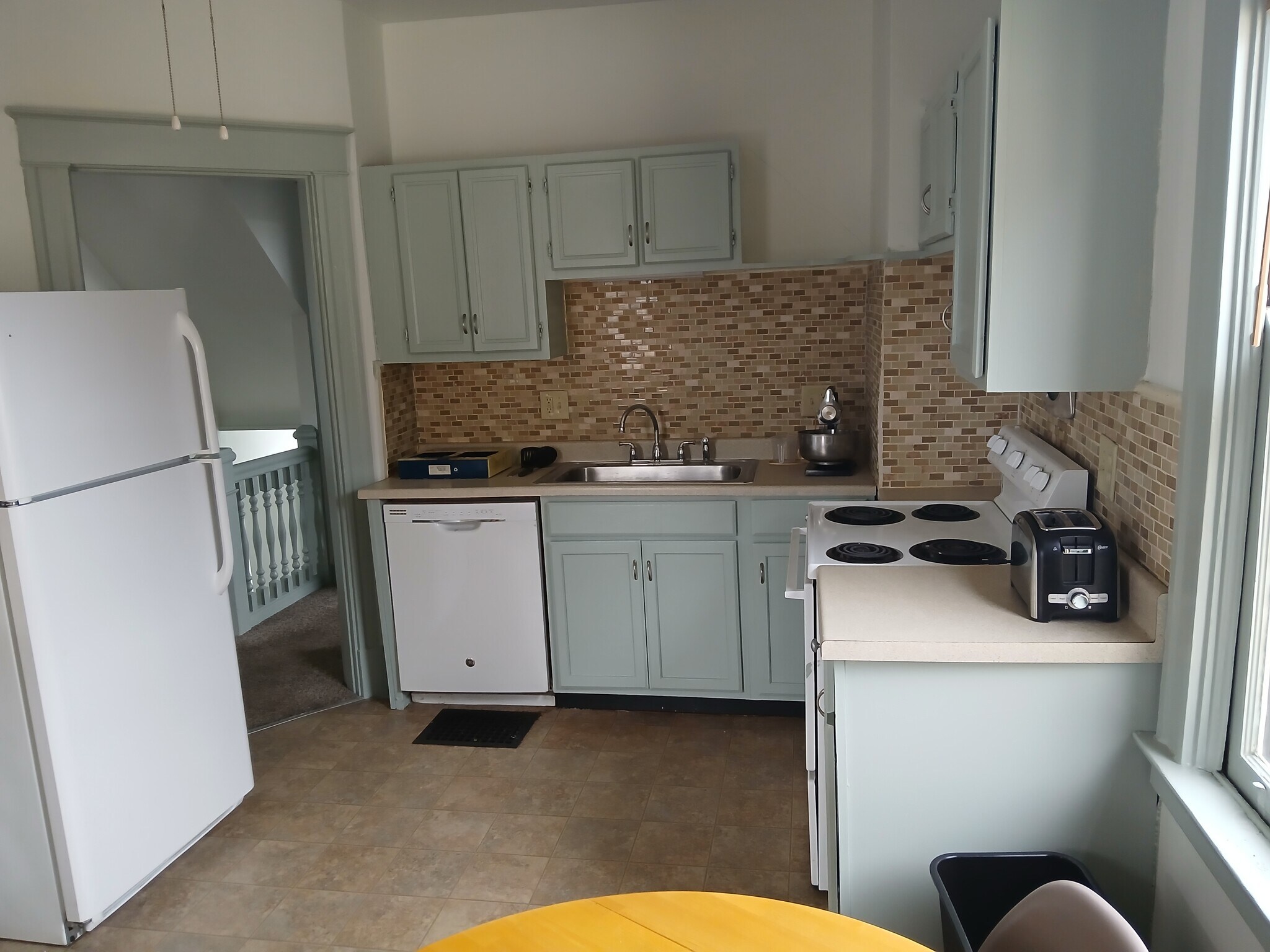 Kitchen - 2461 Fairview Ave