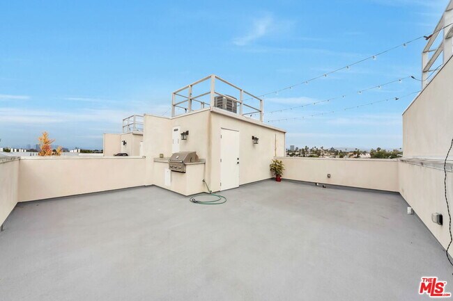 Building Photo - 1824 Redondo Blvd