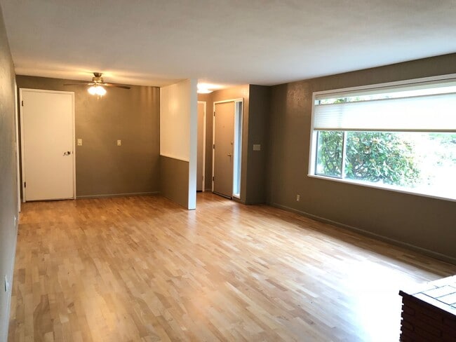 Building Photo - Beautiful Two-Bedroom Home With Large Bonus Room