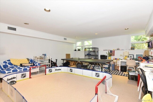 Building Photo - 3 Mill Pond Ln