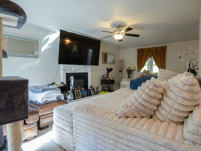 Building Photo - Stunning Shaker-Style 4-Bedroom Home in Chesterfield | Granite & Hardwoods!