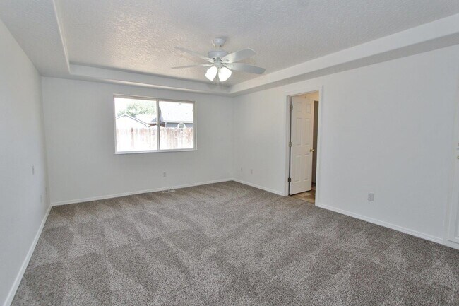 Building Photo - 608 Smith Ct