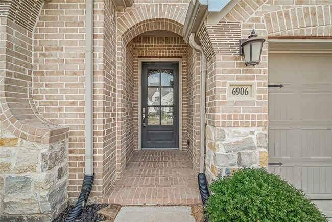 Building Photo - 6906 Montclair Colony Trl