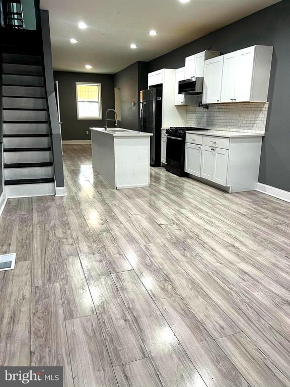 Building Photo - 2713 E Monument St