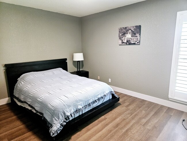 Building Photo - 2010 Constitution Ave