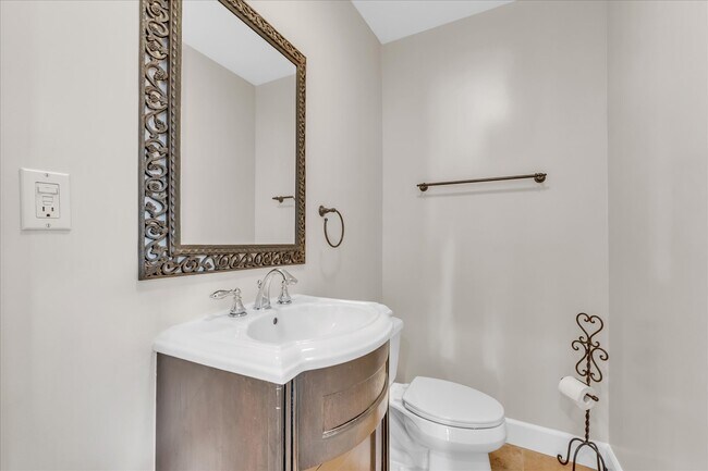 Powder Room - 4710 Cartwright Ave