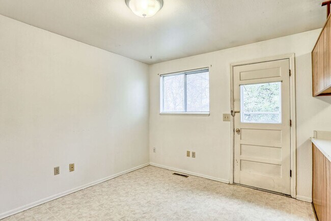 Building Photo - 836 Winchester Dr