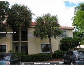Building Photo - 540 S Park Rd