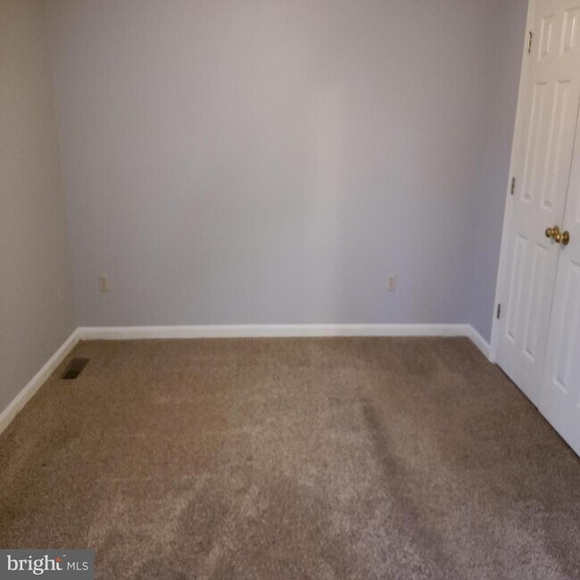 Building Photo - 135 Hill Valley Dr