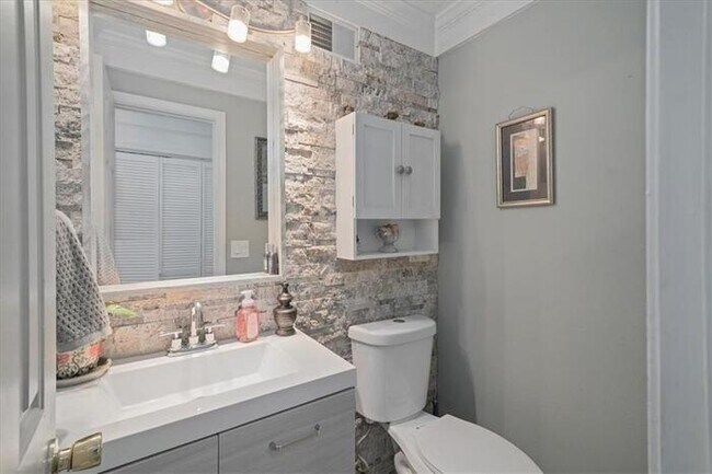 Building Photo - 4 bedroom house in Lawrenceville with cozy...