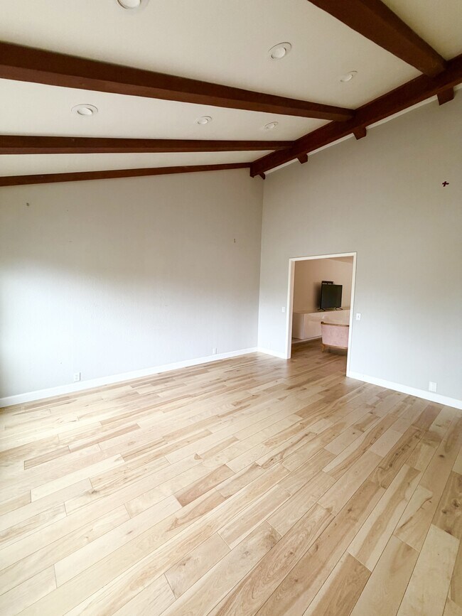 Building Photo - 5427 Yerba Buena Rd