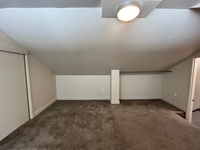 Building Photo - 1Bd/1Ba Home in the West Slope Neighborhoo...