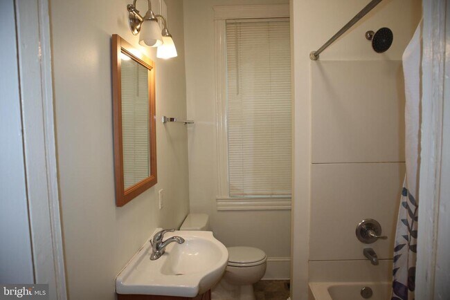 Building Photo - 404 Camden Ave