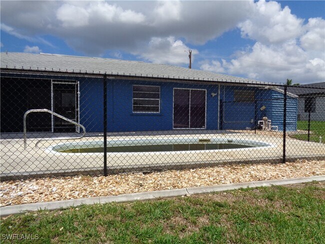 Building Photo - 1209 SW 6th Ave